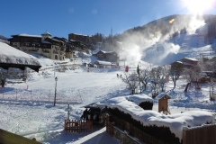 montchavin et ses canons à neige en hiver